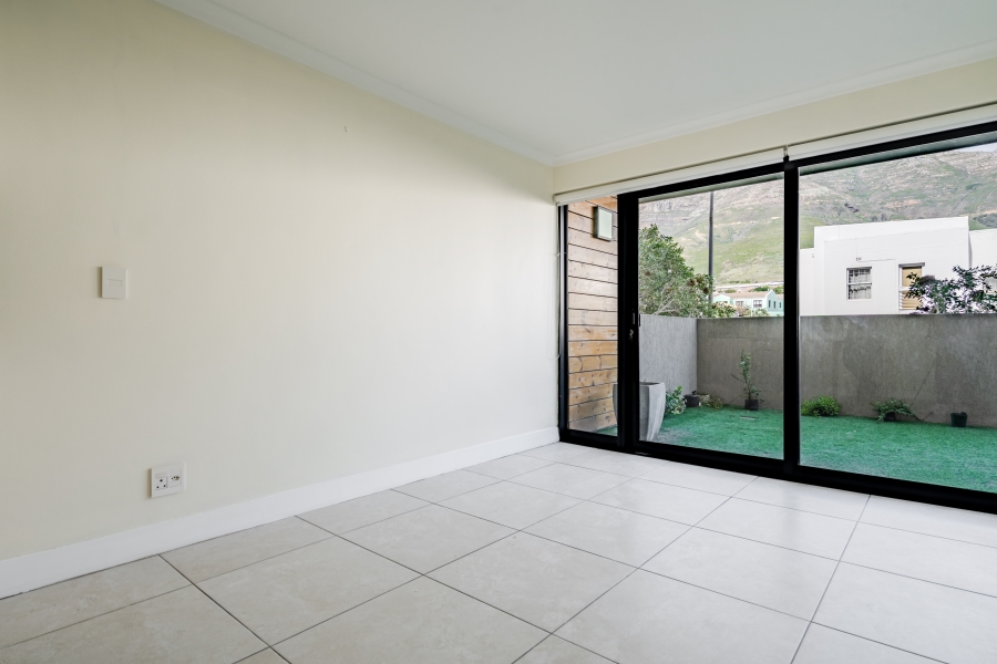 1 Bedroom Property for Sale in Zonnebloem Western Cape